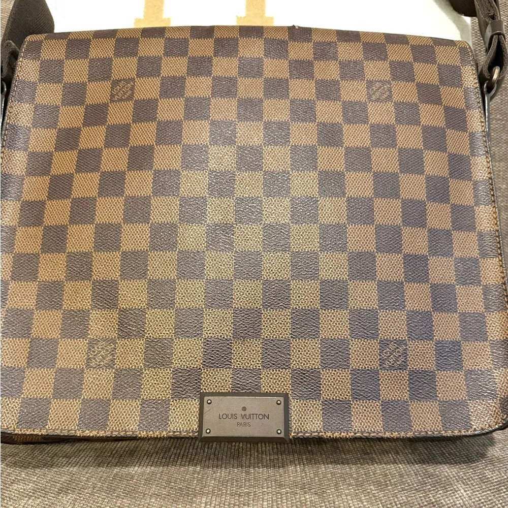Authentic Louis Vuitton Damier Ebene Brooklyn messenger bag N41212 unisex MM